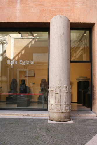 Pillar_Isiac_Capitoline