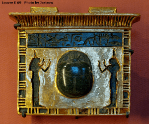 Isis and Nephthys guard the heart scarab that is given to the deceased.