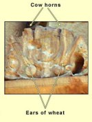 A close up of the "Isis crown" below the figure of Tyche